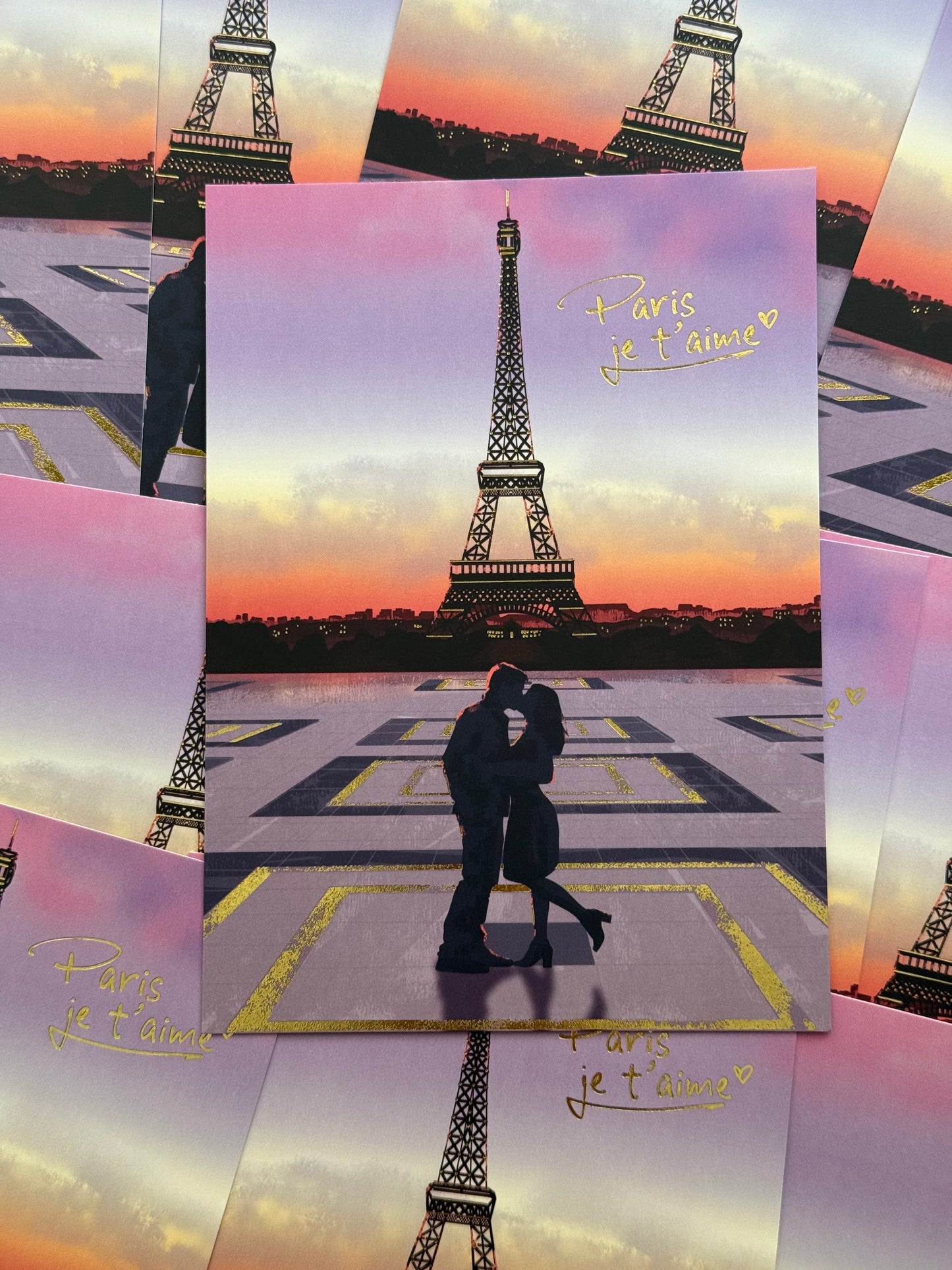 Editor - Art of Emotion - Destination Paris Postcard - Paris je Taime - Eiffel Tower - Couple - Love - Kiss - Postcard with gold foil details