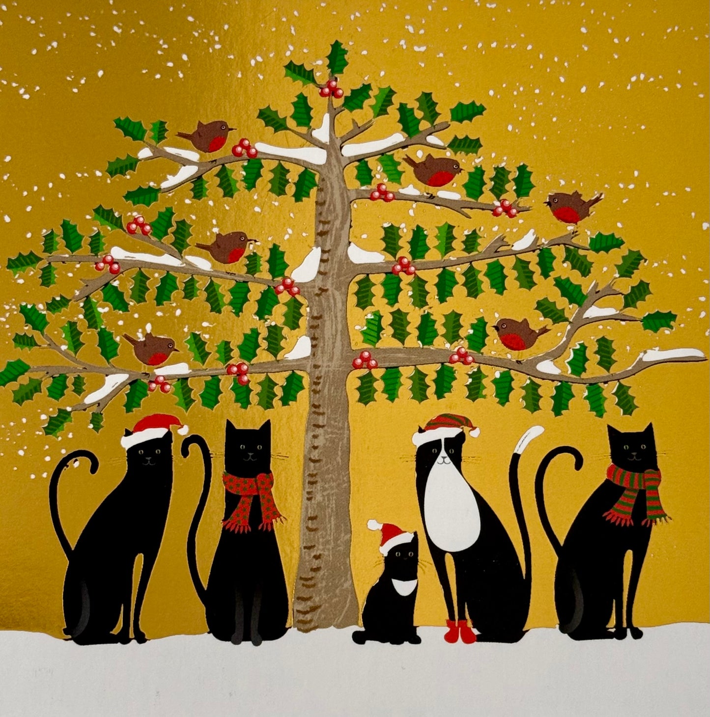 Groupe Editor - Art of Emotion - MILLE ÉCLATS Postcard featuring cats and a tree with holly leaves, berries and birds on a gold foil background