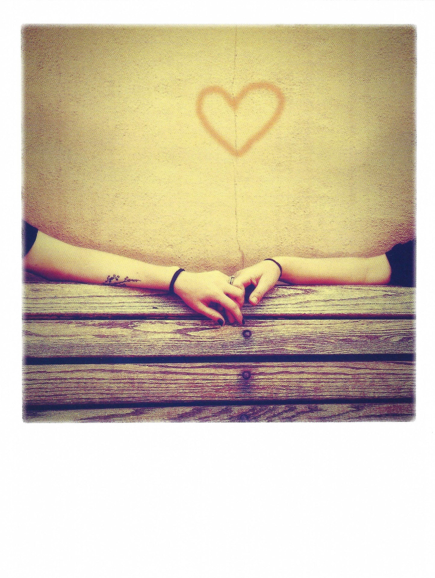 Pola Card - Friendship - Love - Holding Hands - Heart - Postcard